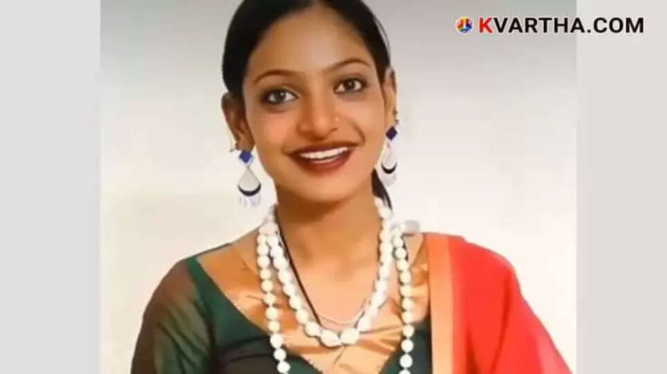 Monalisa's Kerala Visit