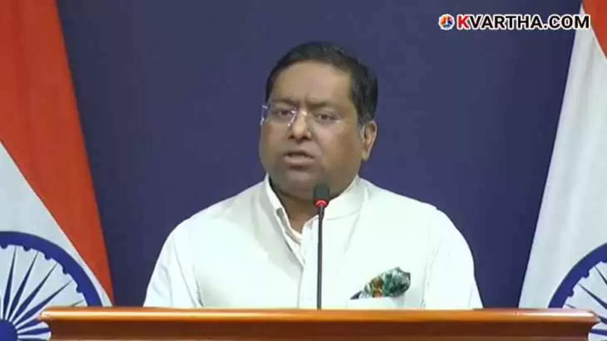 Indian MEA Spokesperson Randhir Jaiswal speaking to the press.