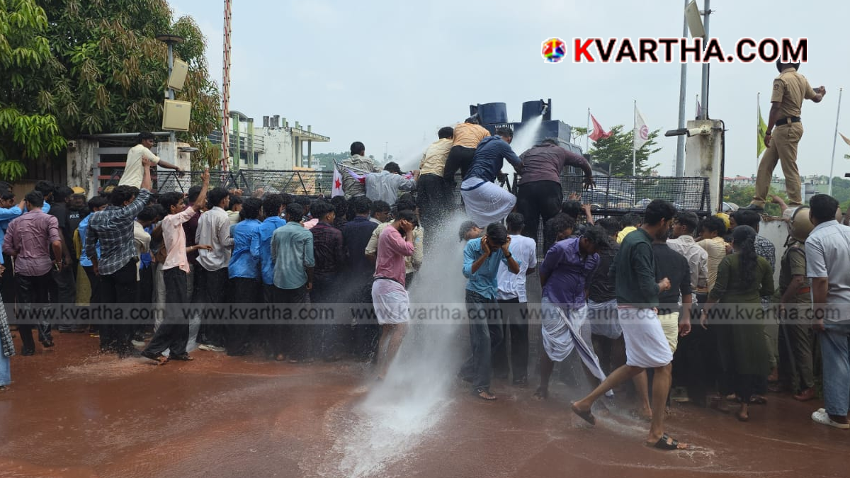  Representational image reflecting SFI protest and police water cannon action at Central University of Kerala
