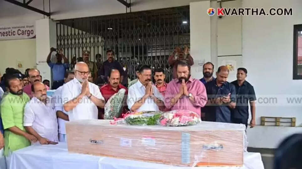 Crowd gathered around the coffin of Ranjitha during public homage at Sree Vivekananda High School, Pullad, Pathanamthitta
