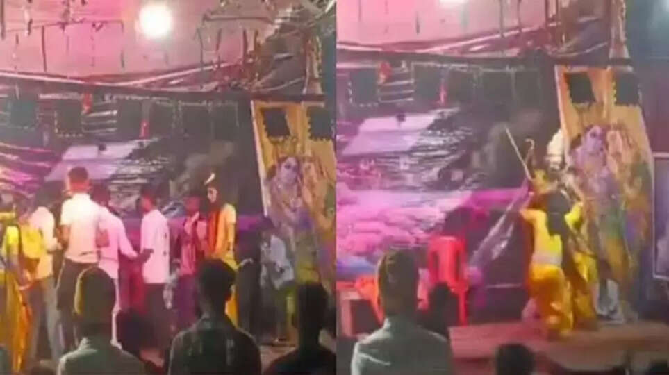 Actors playing Lord Ram and Ravana clash during Ramlila, video goes viral