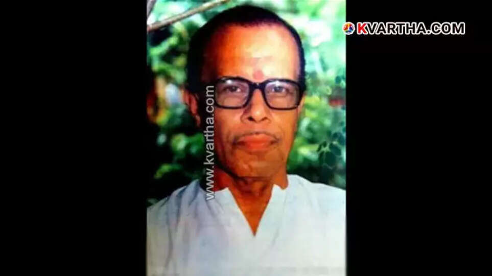  Black and white portrait of legendary Malayalam singer Kamukara Purushothaman.