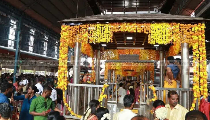 A group wedding ceremony at Guruvayoor Temple
