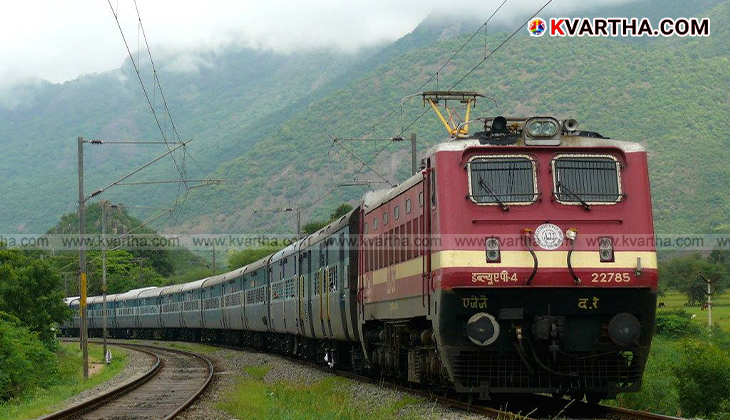A photo of the Alappuzha-Dhanbad Express train.