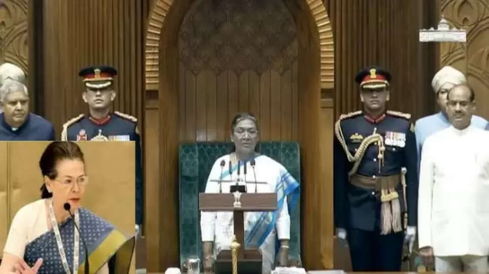 Sonia Gandhi addressing media on President&rsquo;s speech controversy