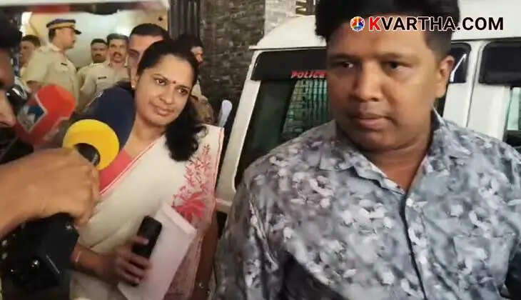 PP Divya appearing at the police station
