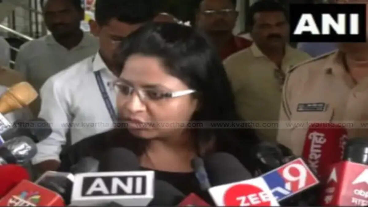 delhi police lodges case against trainee ias puja khedkar