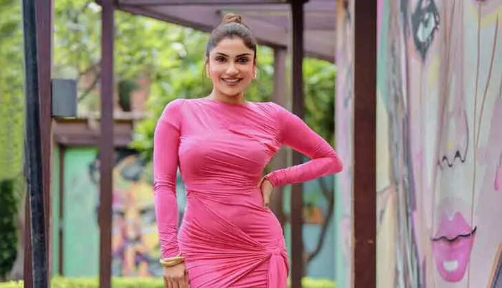 Alt Text:  Bollywood Actress Ishita Raj Confesses Her Love for Hardik Pandya