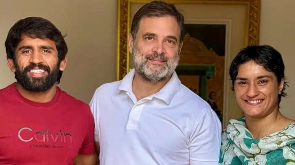 Vinesh Phogat And Bajrang Punia meet Rahul Gandhi