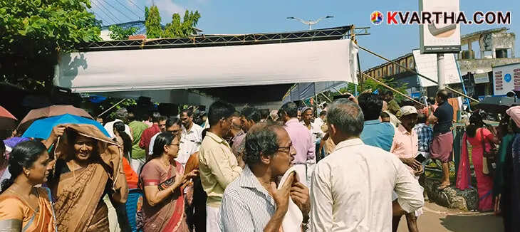 E.P. Jayarajan addressing the protest in Kerala
