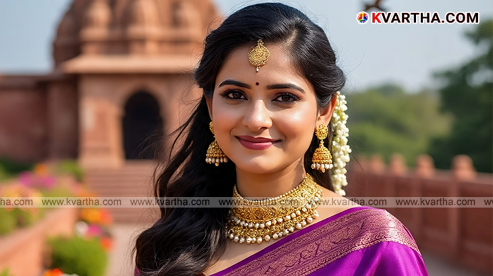 Gold jewelry display in a Kerala market