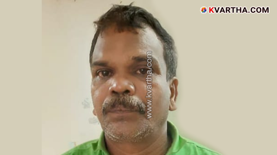 Police arresting an infamous thief in Payyanur