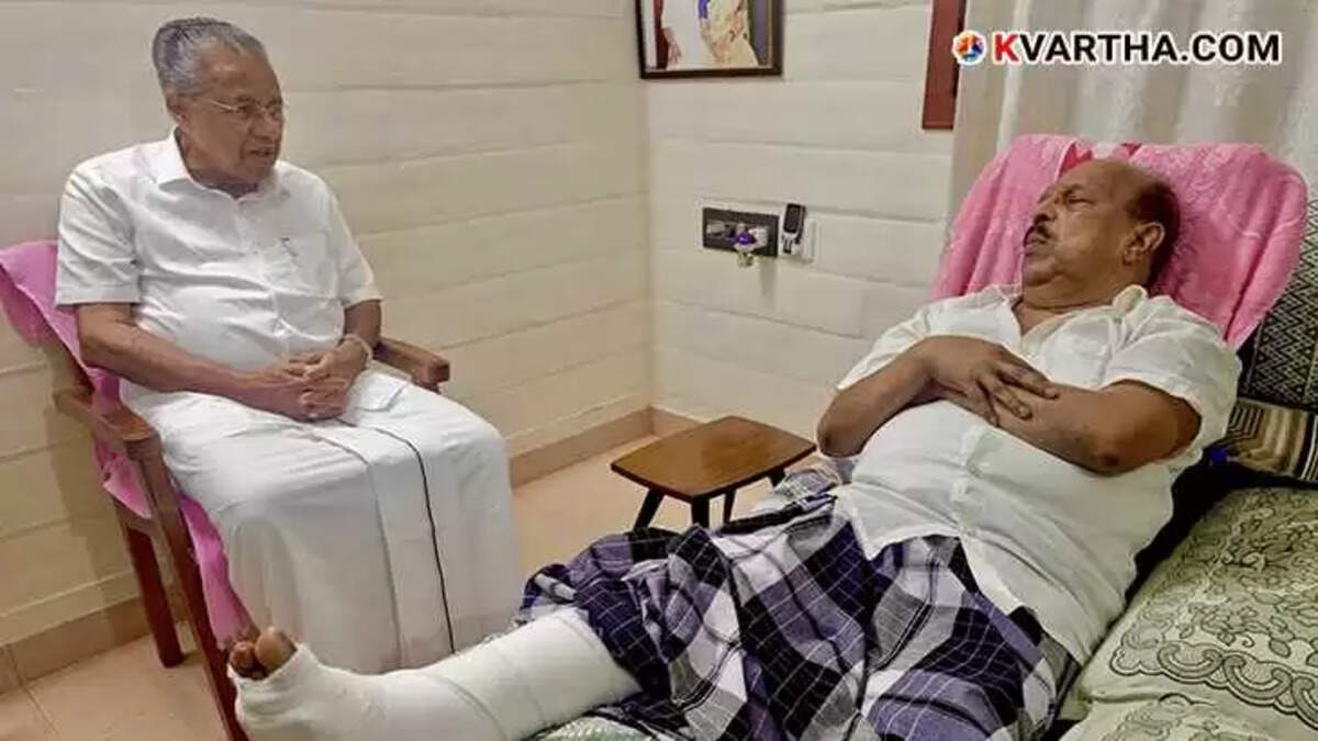 Kerala CM Pinarayi Vijayan visiting senior CPM leader G Sudhakaran at his home.