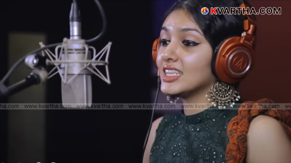 Poster of the Malayalam movie Thayyal Machine