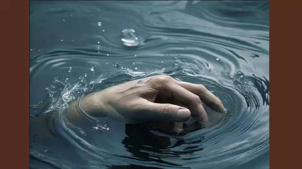 IT student drown died In Varkala beach  one rescued  