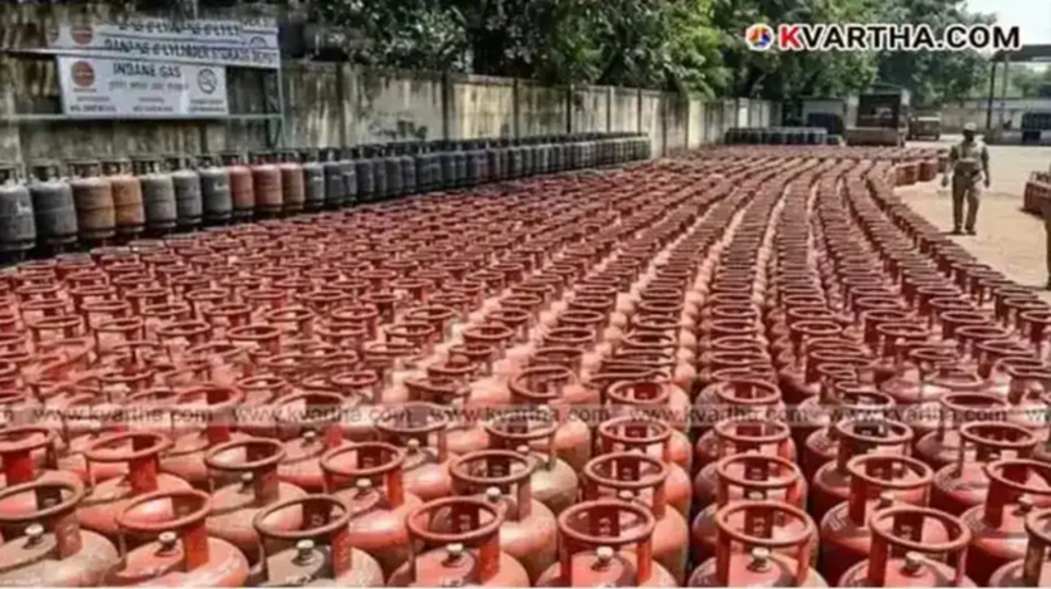  Domestic 14.2kg LPG cylinder and Government clarification on weight reduction rumors.
