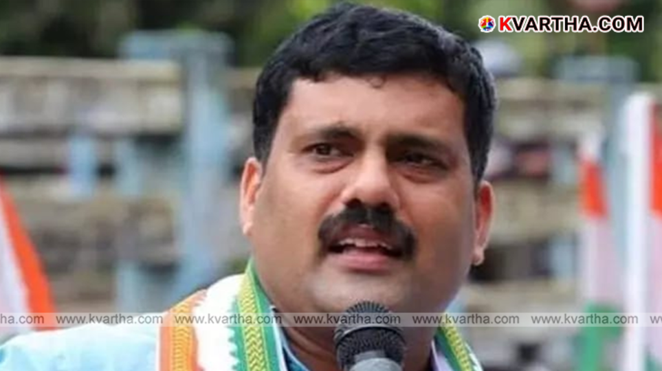  Rijil Makkutty, the Congress candidate, campaigning in Kannur.