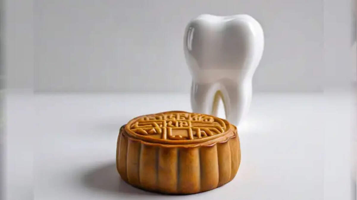 A tooth found inside a mooncake