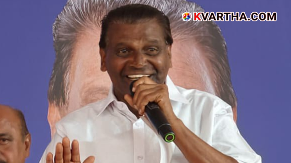 Senior political leader Thiruvanchoor Radhakrishnan speaking contextually during an official press conference.
