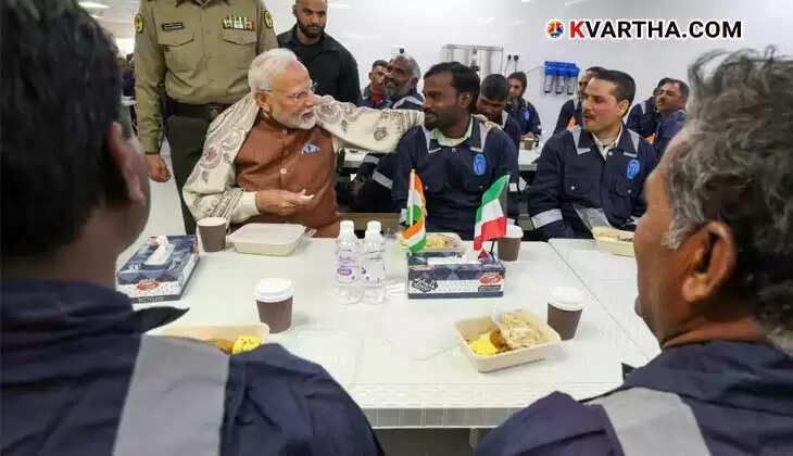 Prime Minister Modi interacting with workers in Kuwait