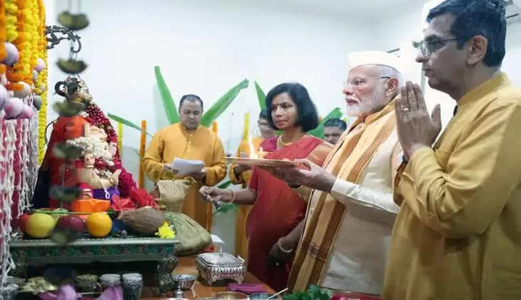 Prime Minister Modi and Chief Justice of India at a Ganesh Puja