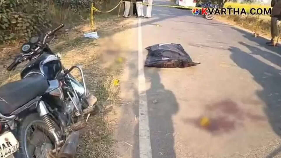 25 year old Man Fires at 18 year old girl Student and Died in UP Sambhal