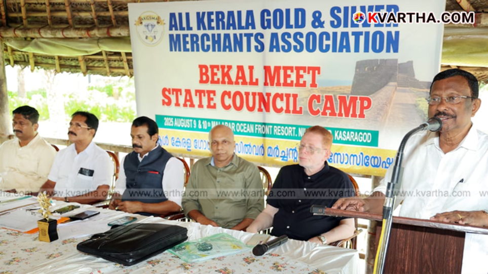 All Kerala Gold and Silver Merchants Association members at a meeting to discuss GST on gold.