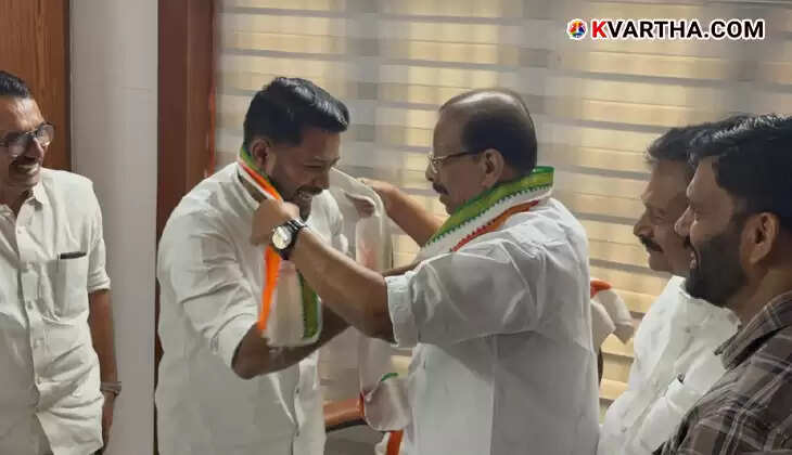 Shafi Parambil and K. Sudhakaran during their meeting.