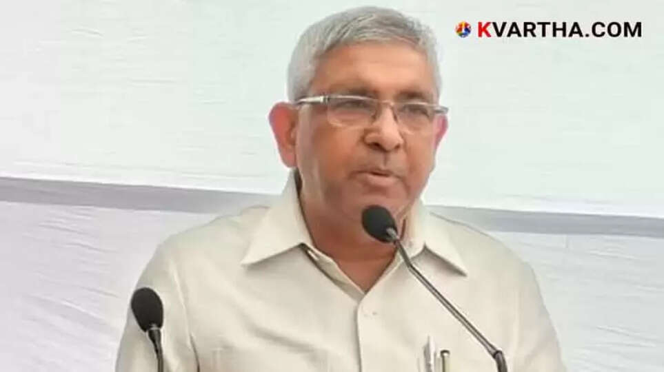 Mukesh Goel and 12 AAP Councilors Resign in Delhi