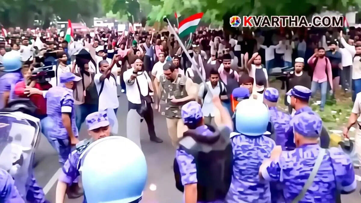 Massive student march to Parliament in Delhi turns violent; CJP activists breach barricades, police use tear gas and lathicharge