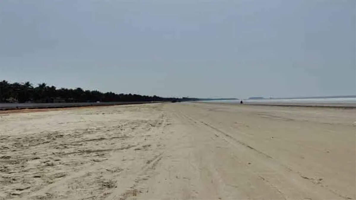 Muzhappilangad Beach Opens for Vehicles During Onam