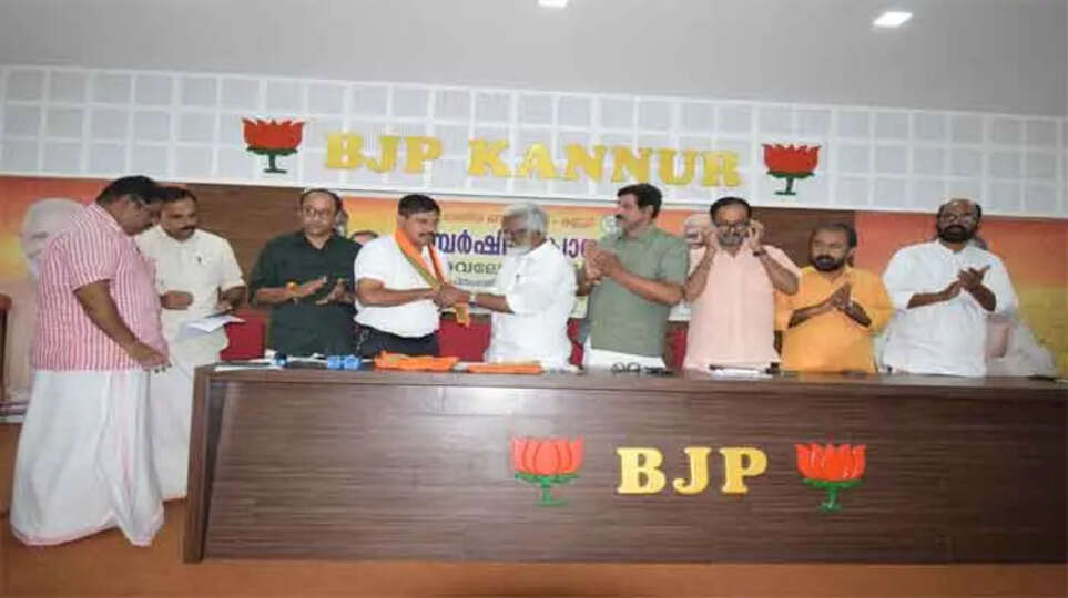 Former DYSP Joins BJP, Backed by Kummanam Rajasekharan