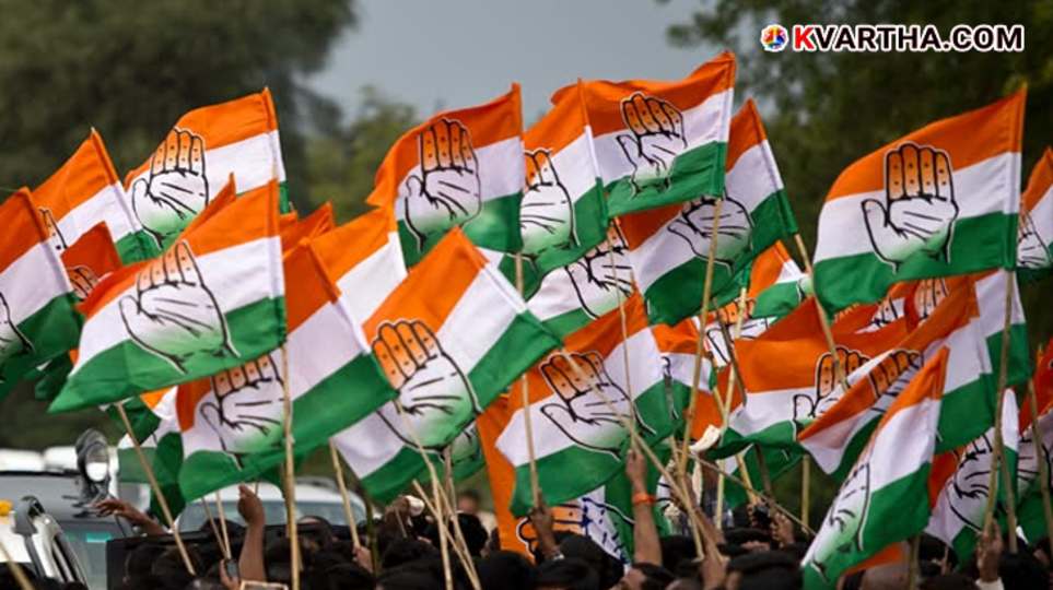 A symbolic scene of prominent leaders who left the CPM and joined the UDF.