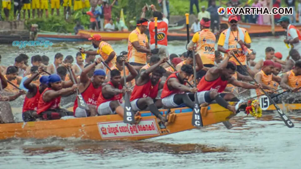 Veeyapuram Chundan winning the Nehru Trophy Boat Race.