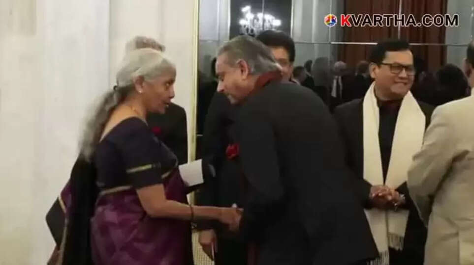 Congress Expresses Displeasure over Shashi Tharoor's Participation in Putin's Banquet Spokesperson Pawan Khera Demands Accountability