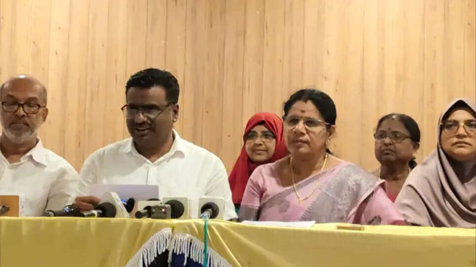 bulldozer action against street vendors in kannur corporatio