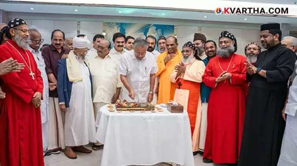 Pinarayi Vijayan with Religious leaders at Christmas feast