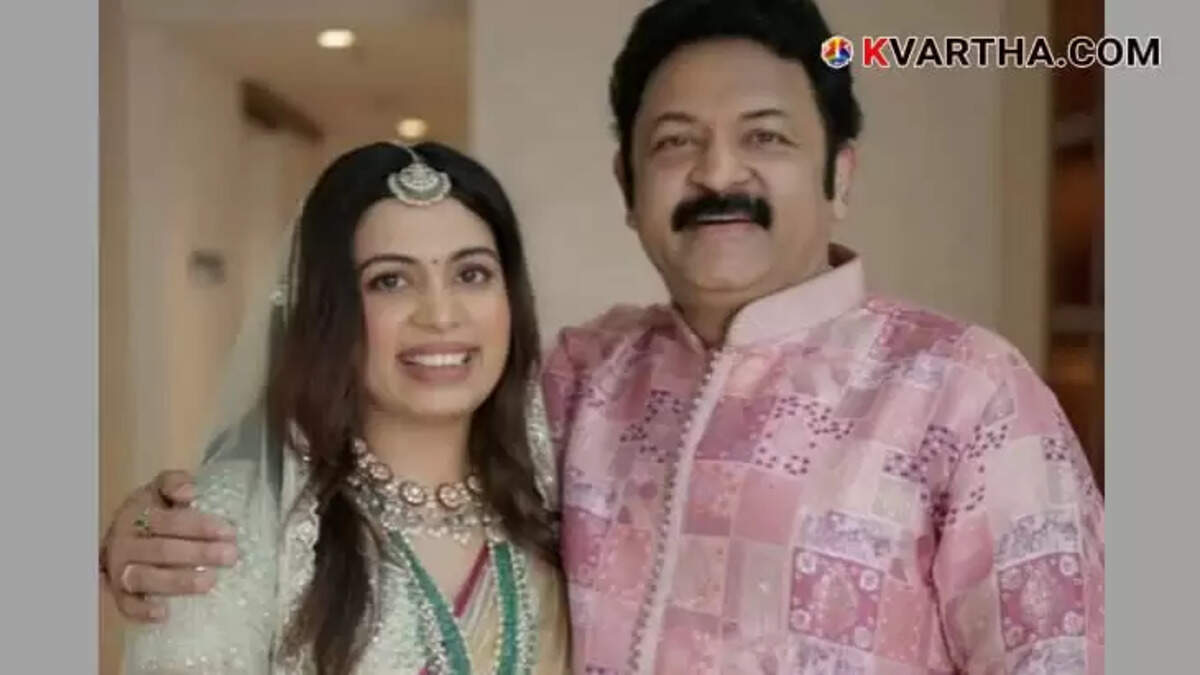 Actor Krishnakumar and his daughter Diya Krishna, involved in a QR code fraud case.