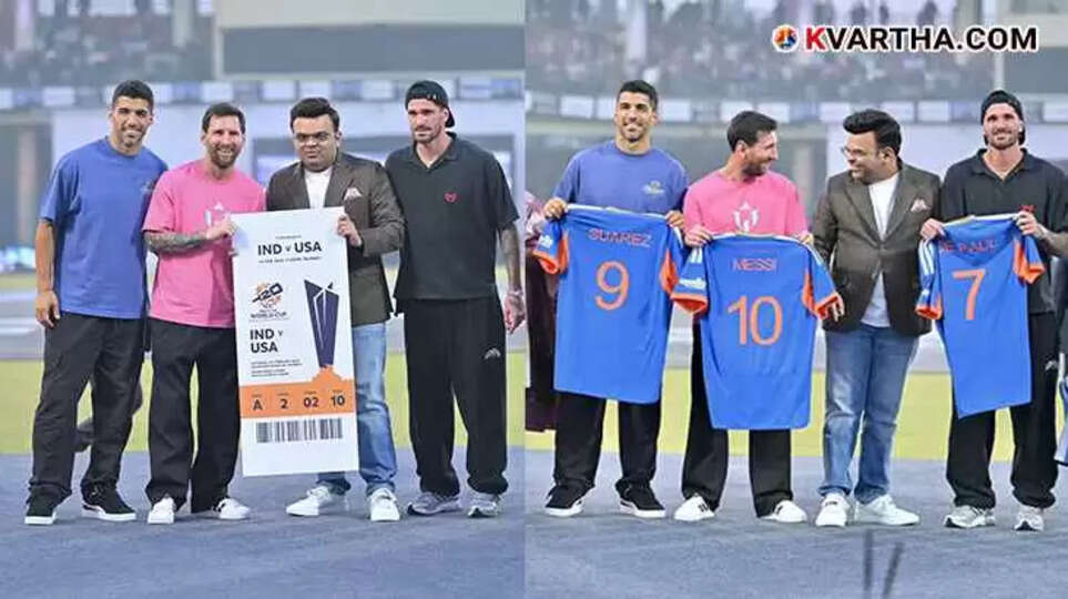 Lionel Messi receiving gift from Jay Shah in Delhi