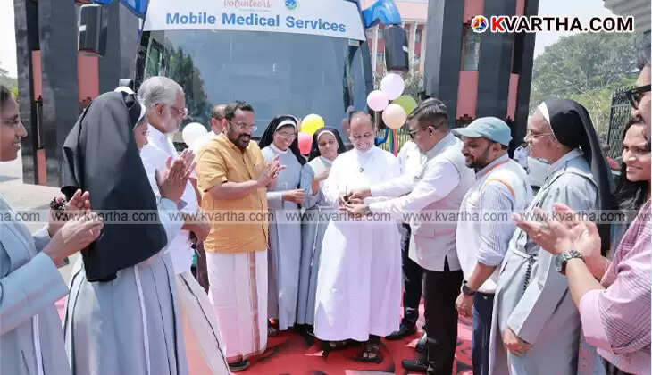 Minister K Rajan flagging off the Aster Volunteers mobile medical clinic at Thiruvananthapuram Secretariat.
