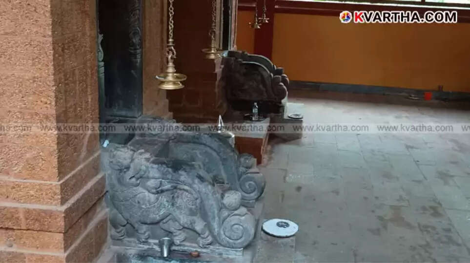 Police investigating a temple robbery in Kannur.