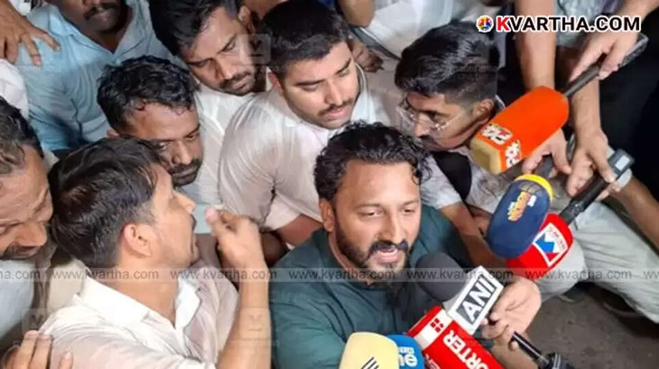 Violent clash between Youth Congress and CPM workers in Malappattam.