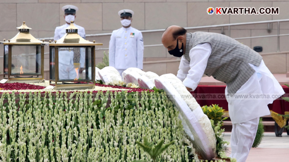 Wreath-laying ceremony at National War Memorial, Delhi.