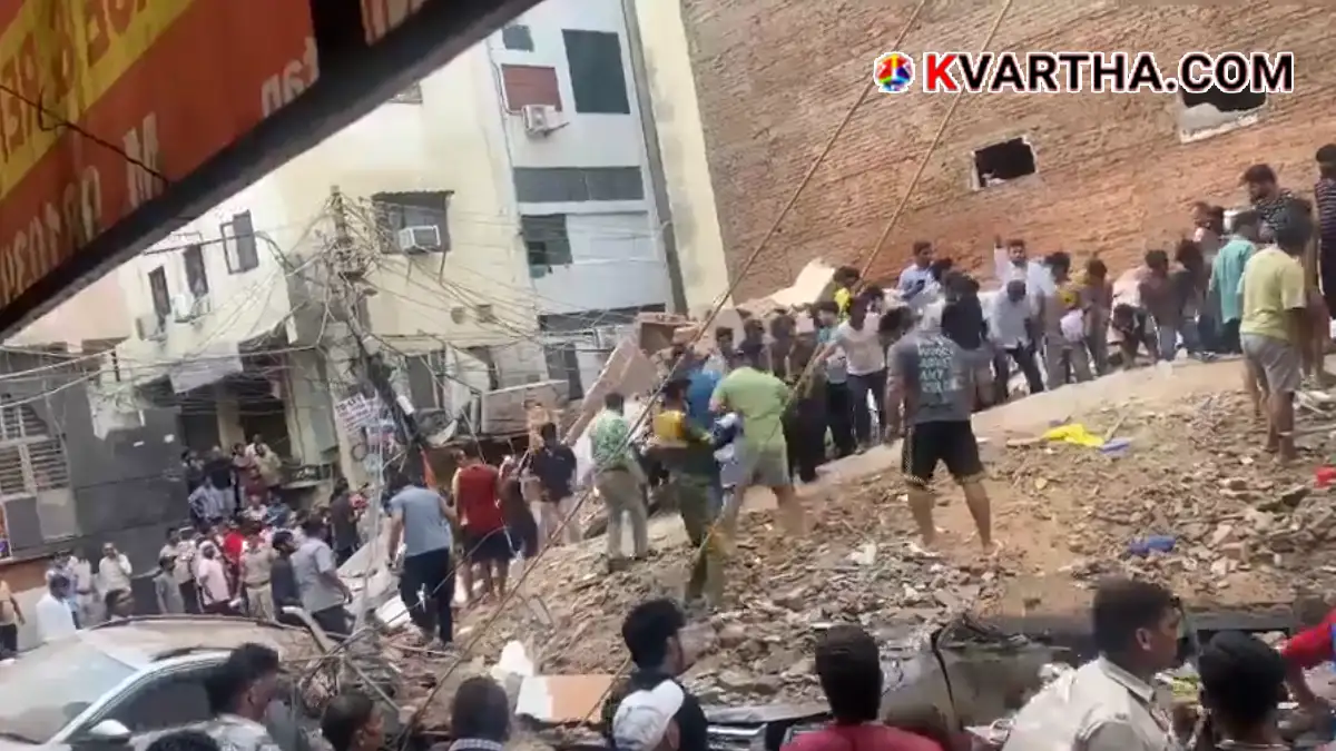 Representational image reflecting the building collapse and rescue operations at Satya Niketan, Delhi