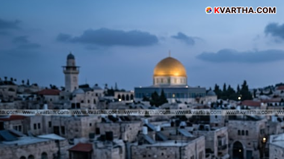  Empty streets of Jerusalem's Old City on Palm Sunday 2026 due to missile threats.