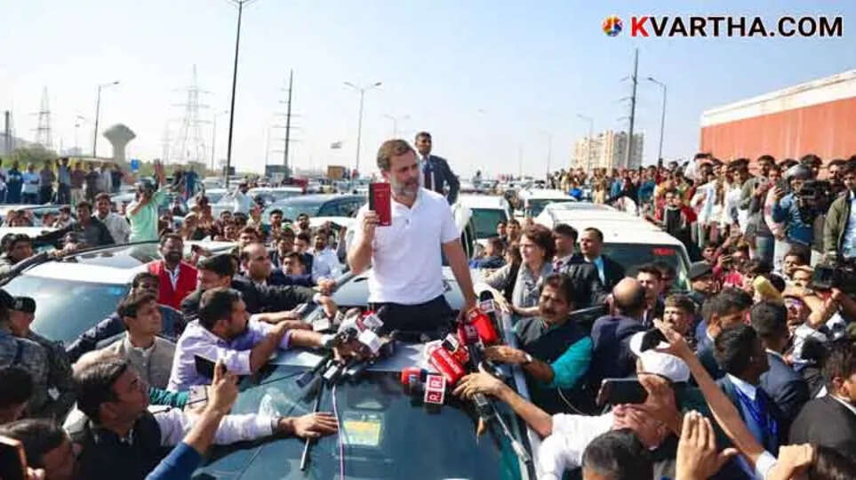 Rahul and Priyanka Return to Delhi After Being Stopped at UP Border