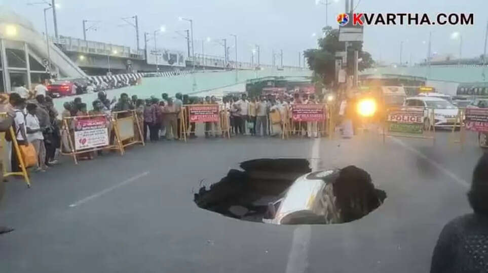 Car Falls into Suddenly Formed Giant Sinkhole on Taramani-Thiruvanmiyur Road in Chennai, Injuring Five