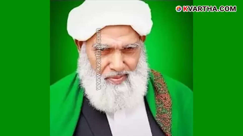 Portrait of the late Islamic scholar Maniyoor Ahmed Musliyar.