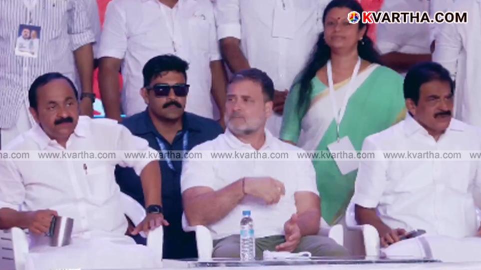 Rahul Gandhi speaking at the massive UDF rally in Trivandrum