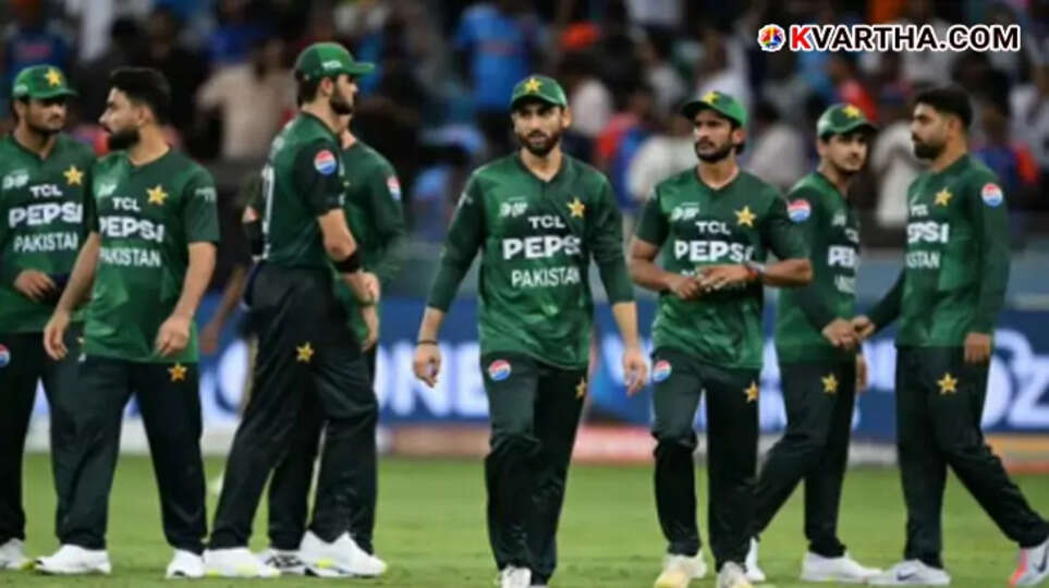 Pakistan cricket team during the match.